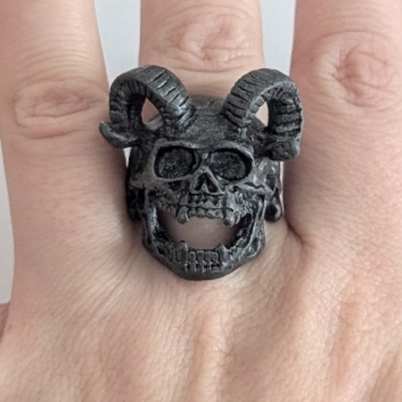 3 for $20 Gothic Skull Ring with Horns women's size 8 - Picture 2 of 4